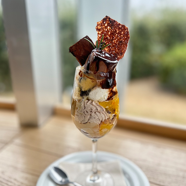 濃厚チョコレートの贅沢パフェ