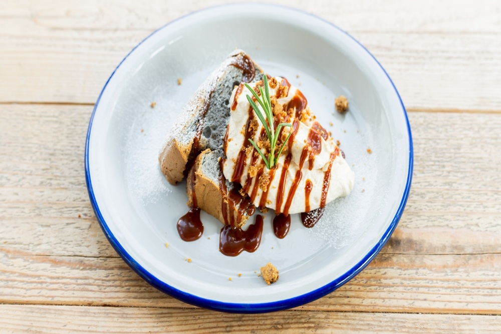 黒ゴマときな粉のエンジェルケーキ