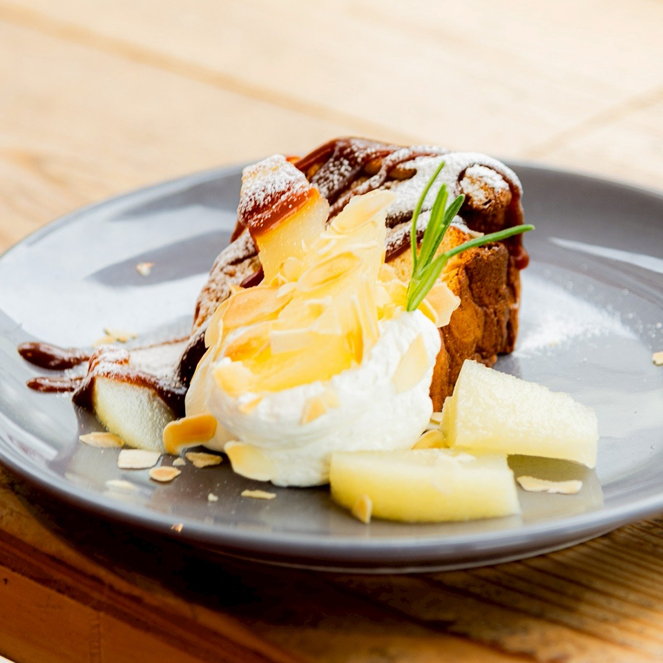 洋梨とキャラメルのエンジェルケーキ