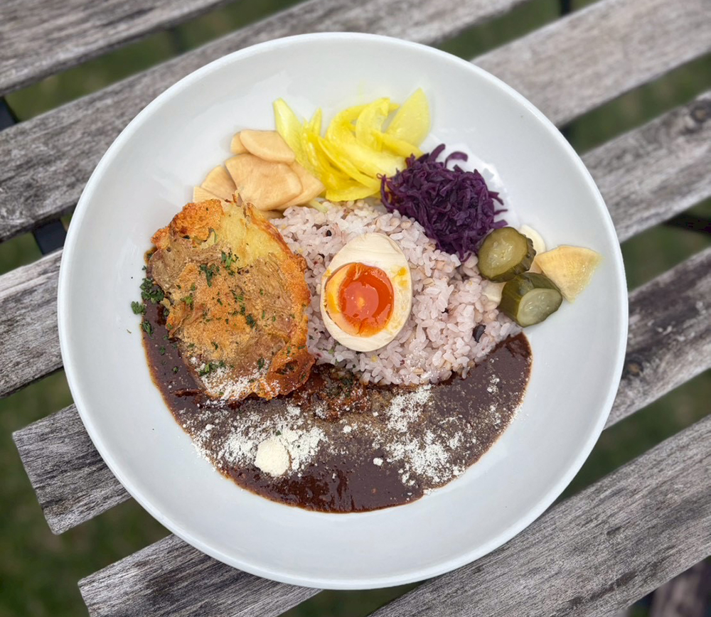 100時間カレー カリカリチーズのスマッシュポテトのせ